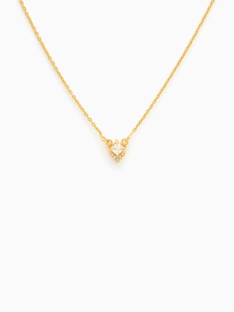 Collar de plata de ley bañada en oro con colgante con circonitas en forma de rombo de la marca de joyas AmaloA.