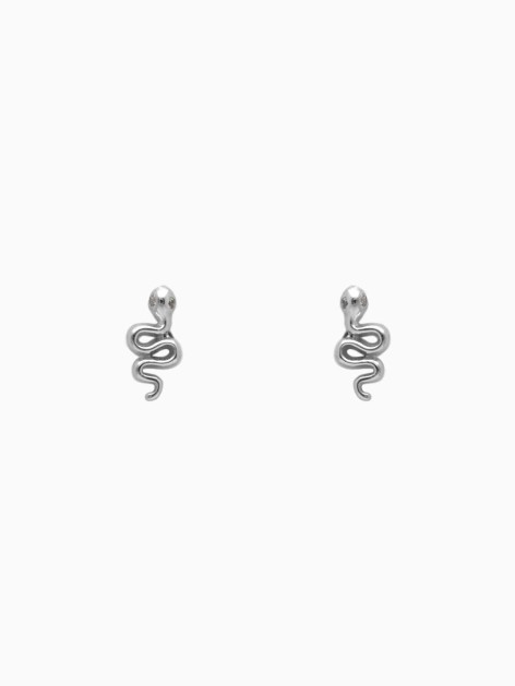 Pendientes de plata de ley en forma de serpiente de la marca de joyas AmaloA. 2