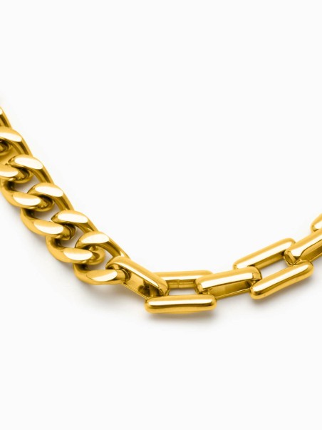 Pulsera dorada con dos tipos de eslabones de la marca de joyas AmaloA.