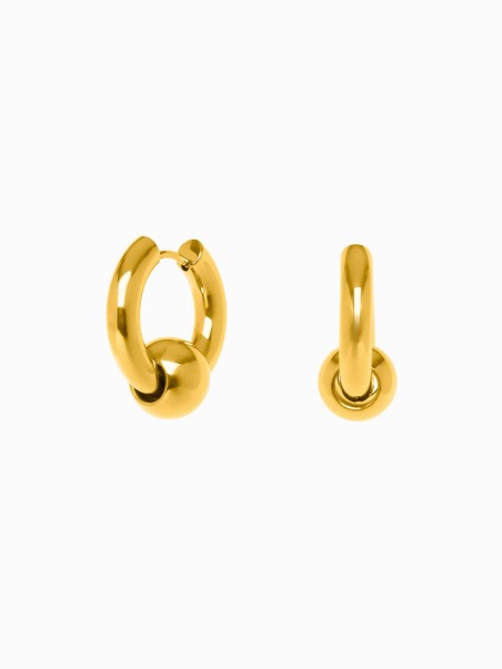 Pendientes aro dorados con una bola de la marca AmaloA.
