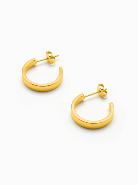 Pendientes de aro dorados de la marca de joyas AmaloA.