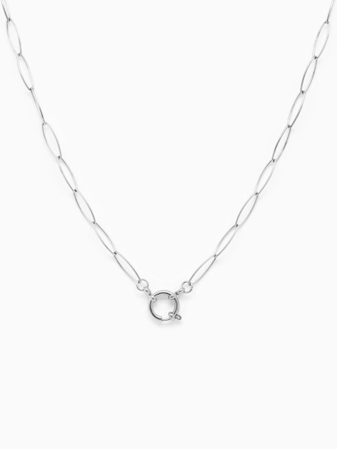 Collar dorado de eslabones con un cierre con forma de broche. 2