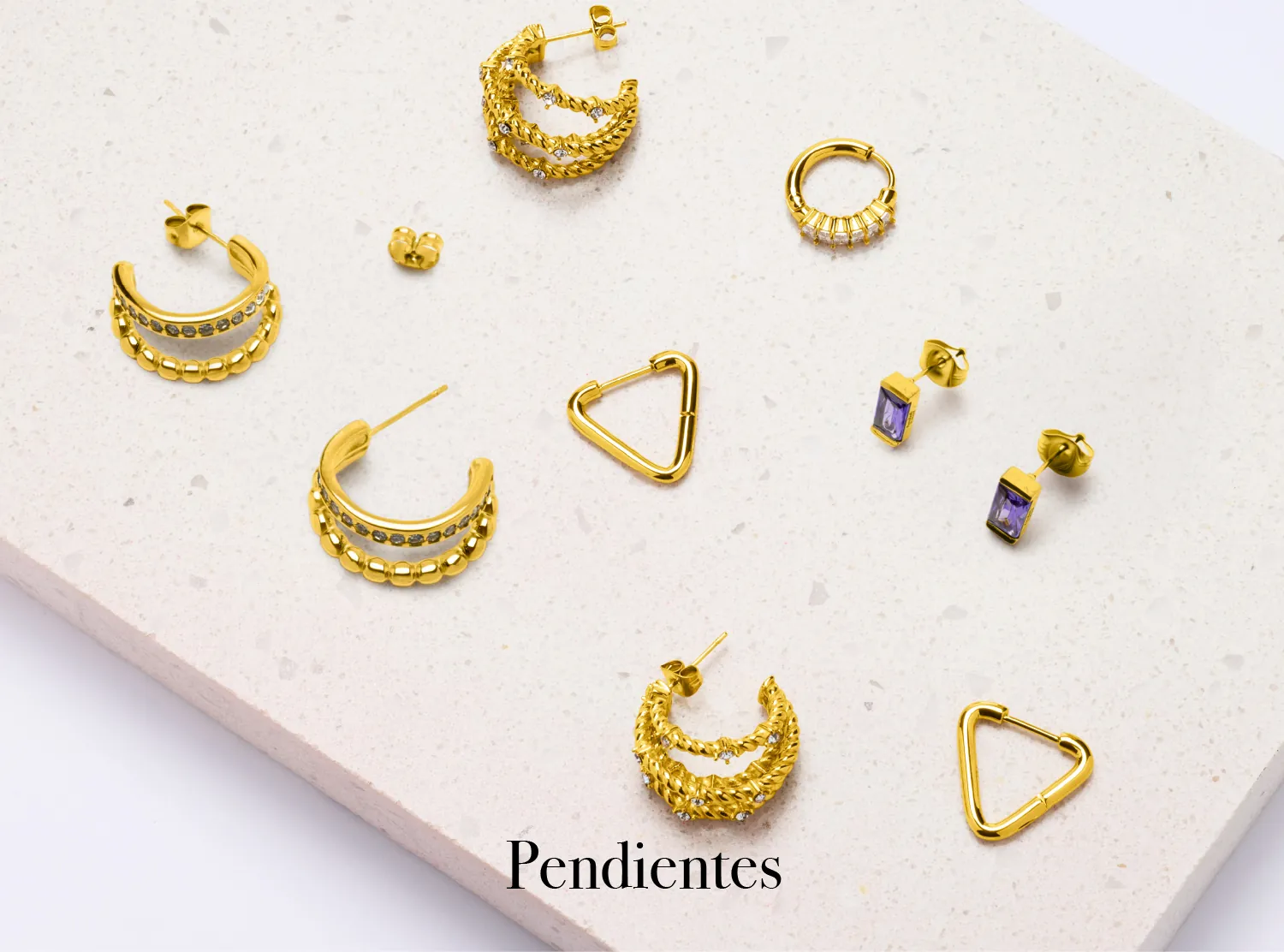 Pendientes dorados de AmaloA