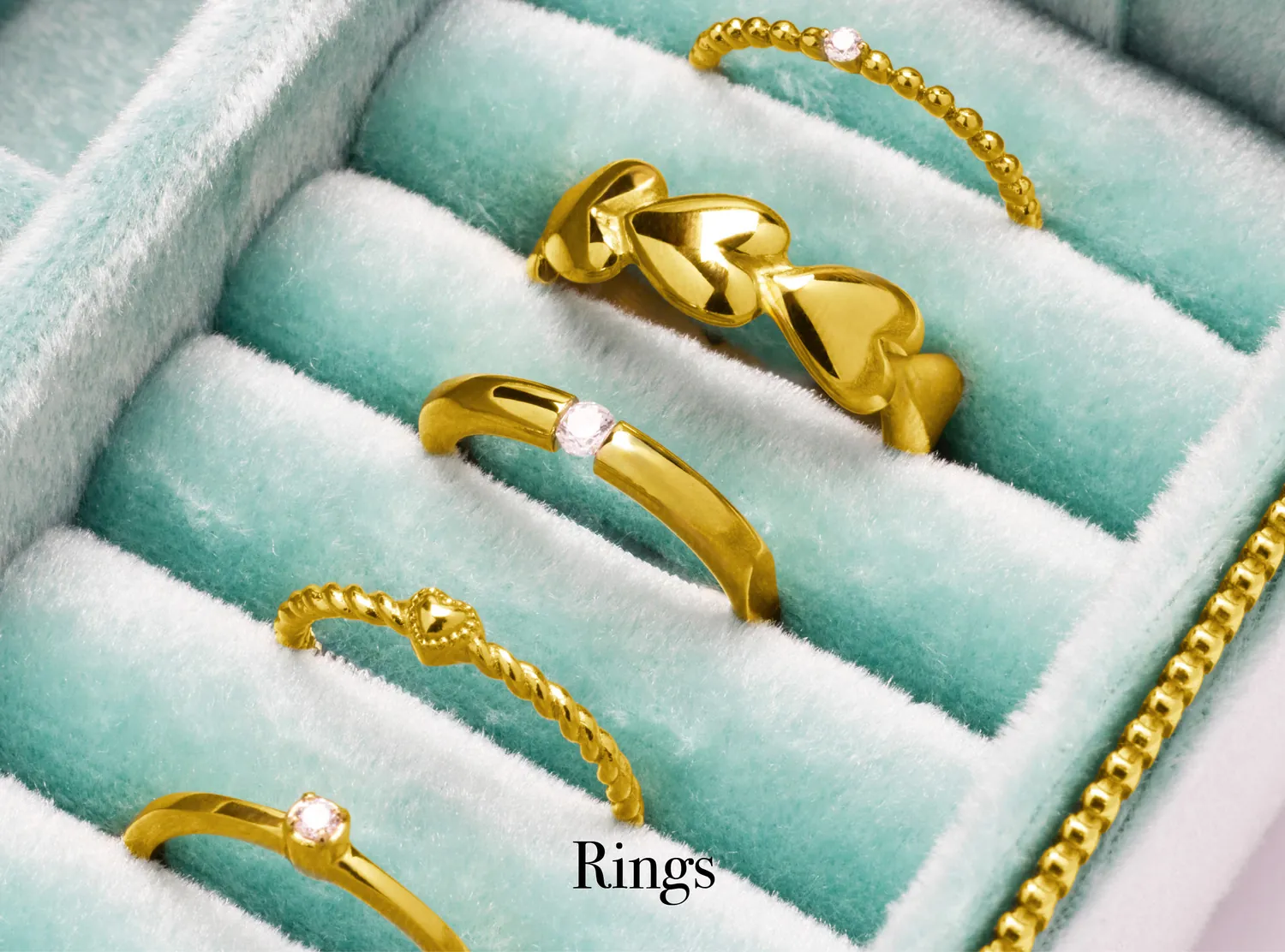 AmaloA gold rings in a turquoise jewellery box